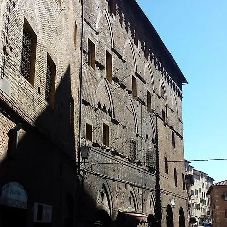 Piazza Del Campo's House