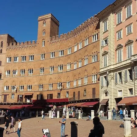 Piazza Del Campo's House * Sienne