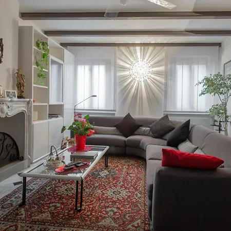 Piazza Del Campo's House *